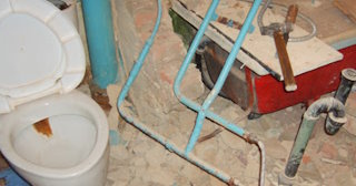Профессиональный демонтаж перегородки ванной и туалета в Рузаевке - от 559 рублей
